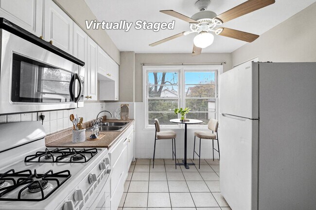 Foto del edificio - Single Family 3 bedroom 1 Bath w/ Finished...