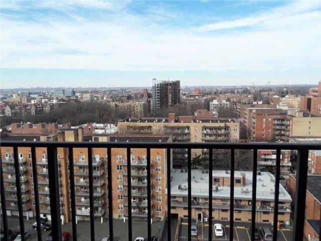 Foto principal - 14351 Roosevelt Ave