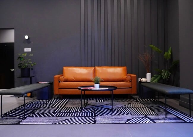 Lobby - SOLO on Chestnut - 4233