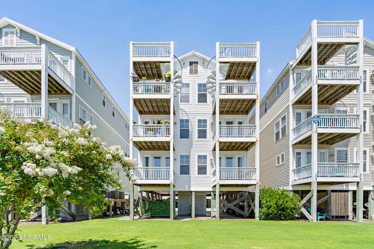 108 Egret Landing Ct, Surf City, NC 28445 Townhome Rentals in Surf City NC