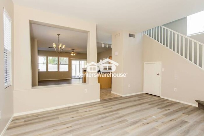 Building Photo - Great 4 Bedroom Phoenix Townhouse