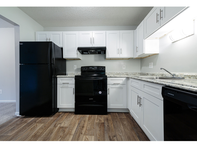 Building Photo - Spacious 2 Bedroom Apartment | Lease Now F...