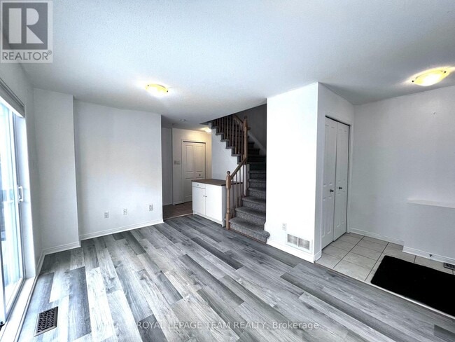 Building Photo - 119 Songbird Private