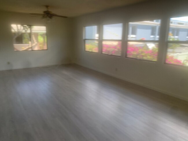 Foto del edificio - 95-353-353 Kuahelani Ave