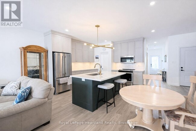 Building Photo - 20 Silver Crk Rd