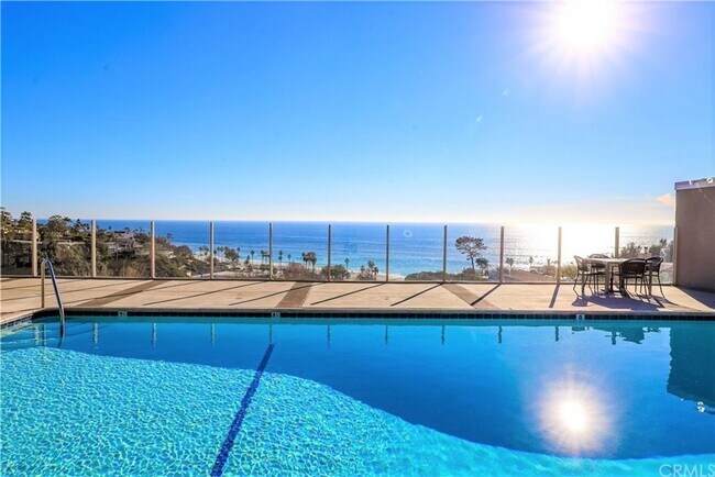 Foto del edificio - Ocean View Single Level Laguna Beach Condo!