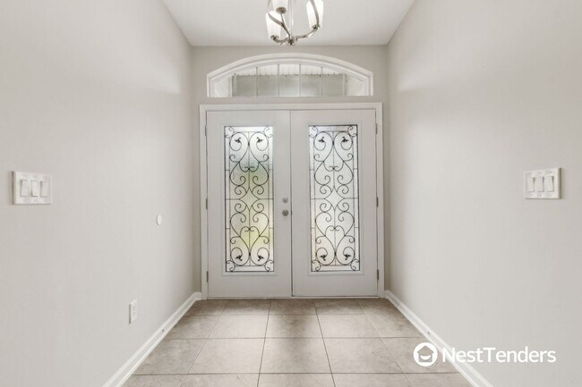 Building Photo - Five Bedroom Beauty in Plummer Creek!