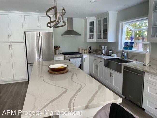 Building Photo - 4 br, 2.5 bath House - 15372 Loretta Drive