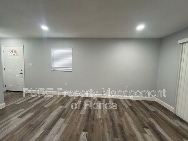 Foto del edificio - 1610 SE 25th St