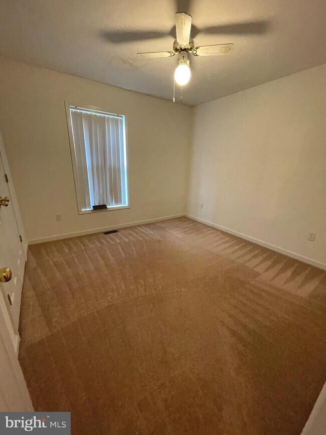 Building Photo - 32 Fort King Dr