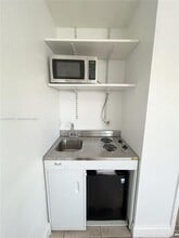 Building Photo - 715 NE 6th St