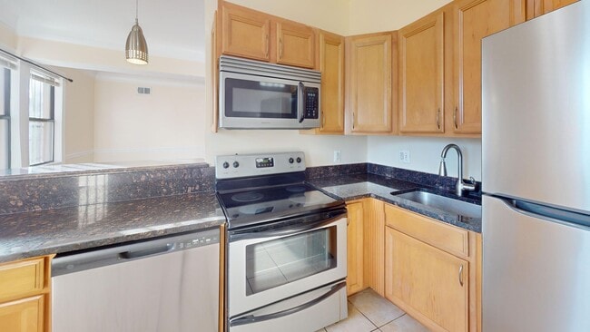 Photo - Spacious Two Bedroom Near Trinity University/ Bloomingdale- Great Location Apartment