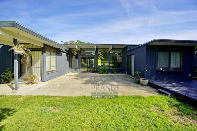 Foto del edificio - 955 Las Ovejas Ave