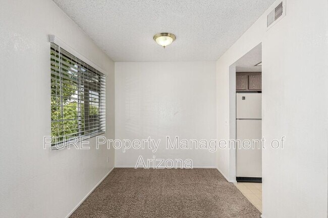 Building Photo - 616 S Hardy Dr