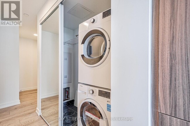 Building Photo - 1100 Sheppard Ave W