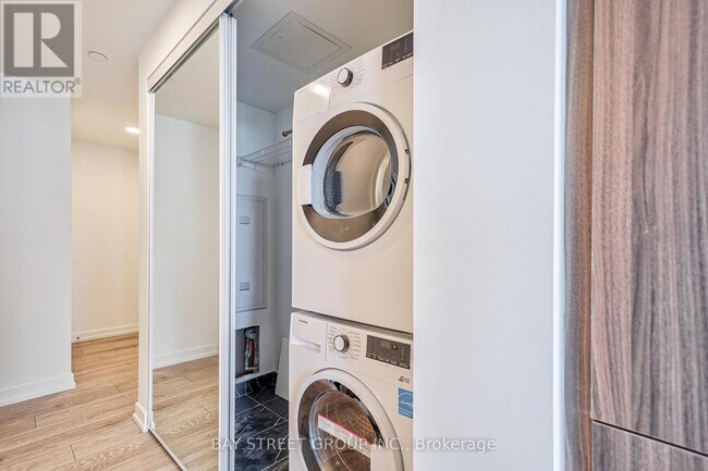 Photo du bâtiment - 1100 Sheppard Ave W