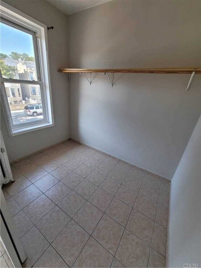 Building Photo - 17 Jerome St