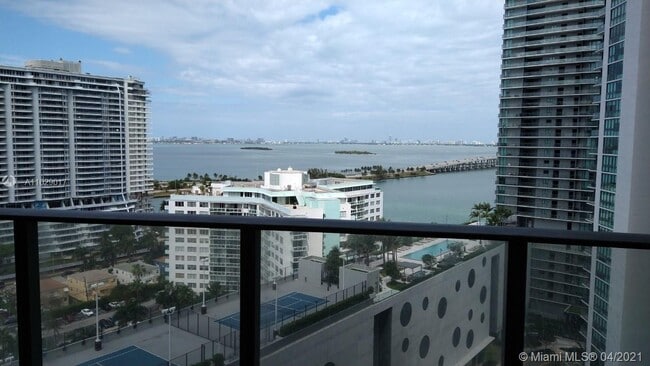 Foto del edificio - 501 NE 31st St