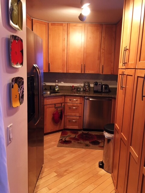 Kitchen - 5445 N Sheridan Rd