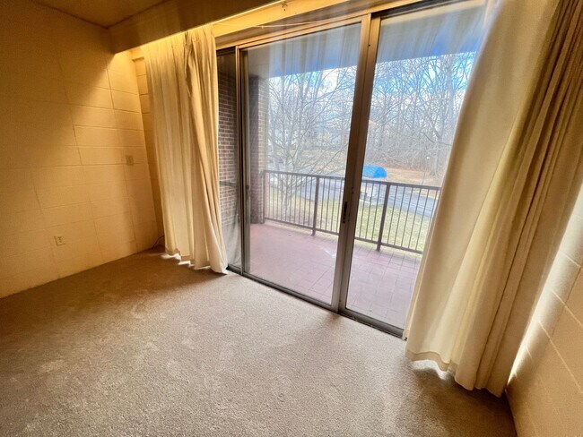Building Photo - Blacksburg, 2BR / 1 BA, Available for shor...