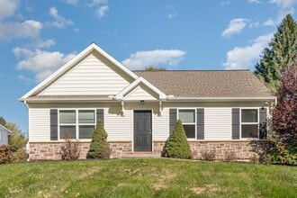 Building Photo - 927 E Lisburn Rd