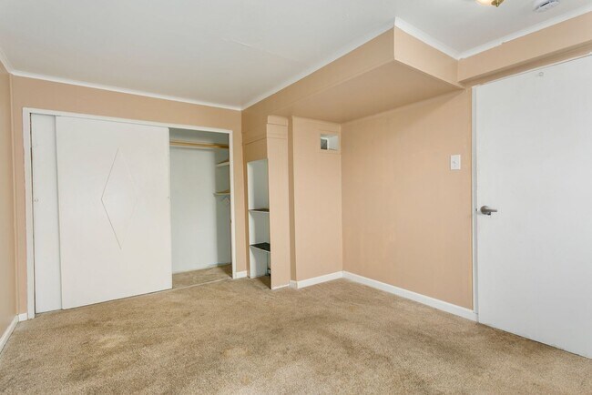 Building Photo - 9640 Bridgeport Way SW