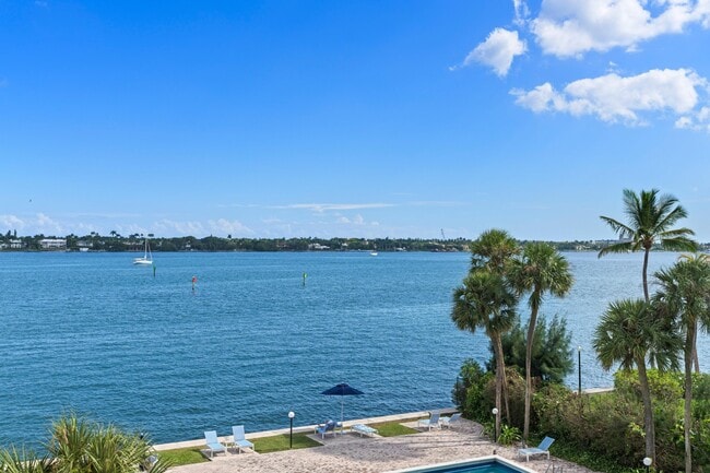 Building Photo - 2800 N Flagler Dr