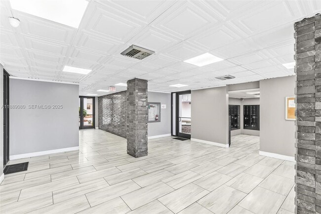 Foto del edificio - 15600 NW 7th Ave