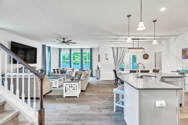 Foto del edificio - Like New 4 Bed/2.5 Bath in The Commons - R...