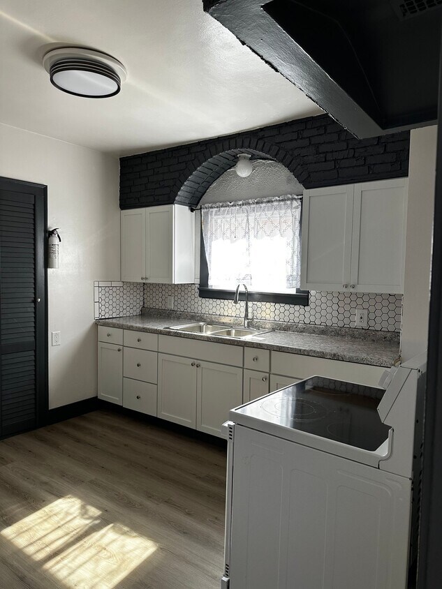 Building Photo - 4668 N 42nd St