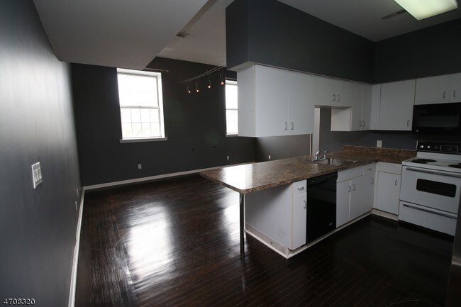 Foto del edificio - 398-408 Bloomfield Ave