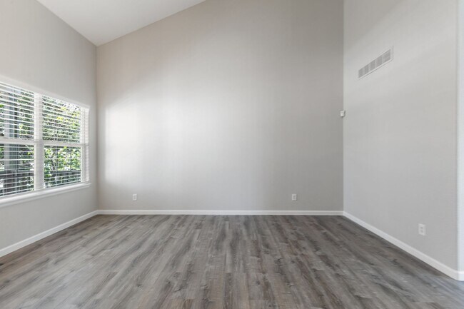 Foto del edificio - Spacious 5 bedroom home in the heart of Pa...