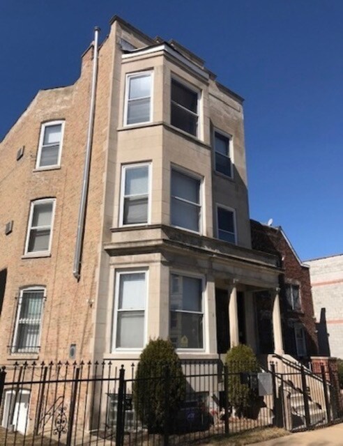 Primary Photo - 3358 S Giles Ave