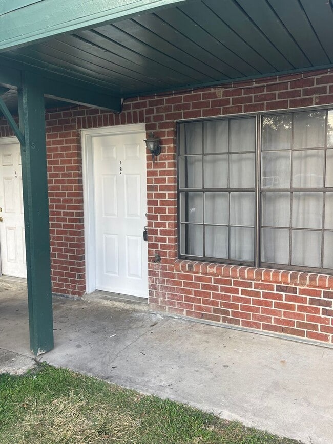 Building Photo - 134 N Meyers