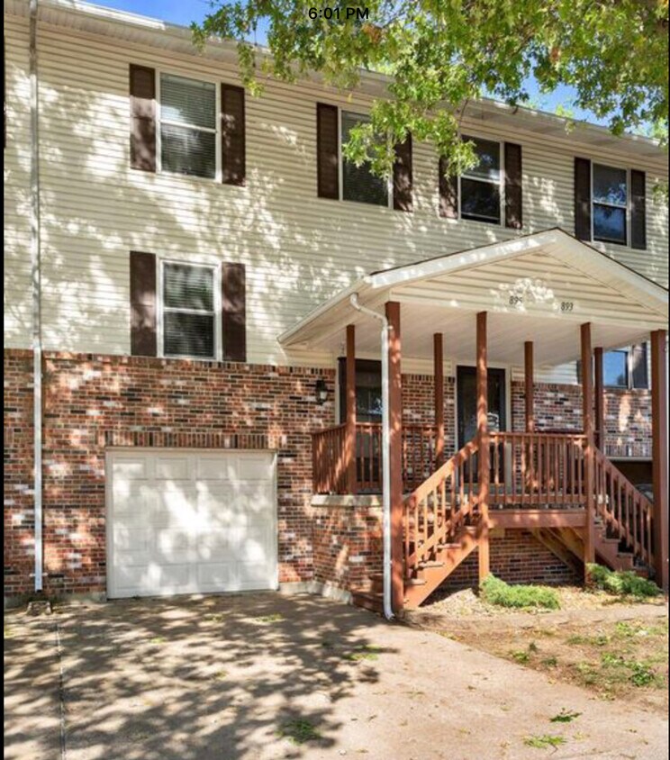 Primary Photo - 895 Delray Dr