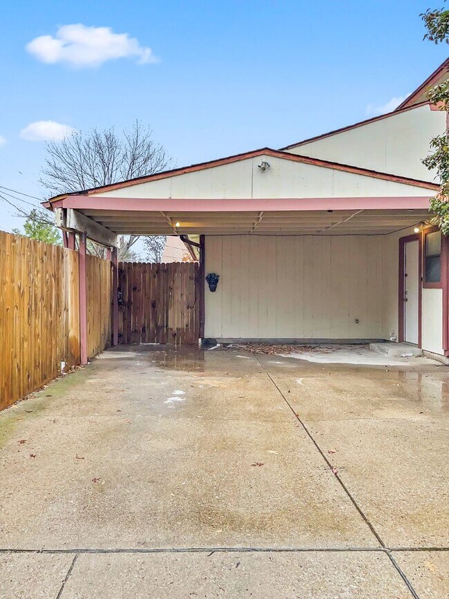 Building Photo - 4100 Green Acres Cir