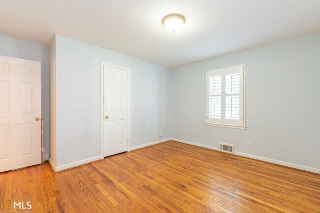 Foto del edificio - 1745 Cambridge Ave