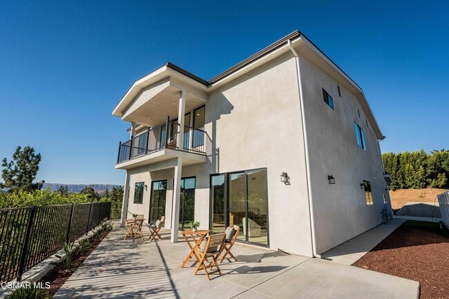 Building Photo - 252 Capri Dr