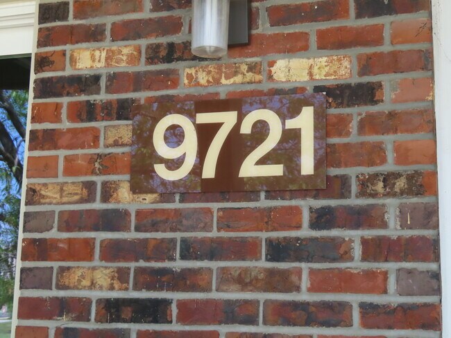 Foto del edificio - 9721 Ravinia Ln