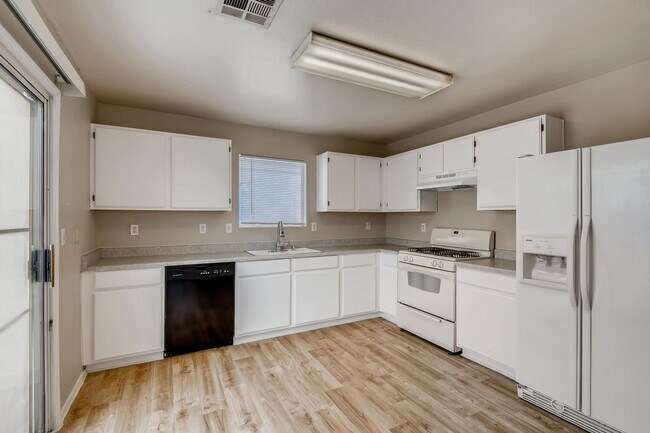 Foto del edificio - BEAUTIFUL 1 Story, 3 Bedroom 2 Bath Home N...