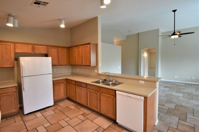 Foto del edificio - 3878 Greenfield Lakes St
