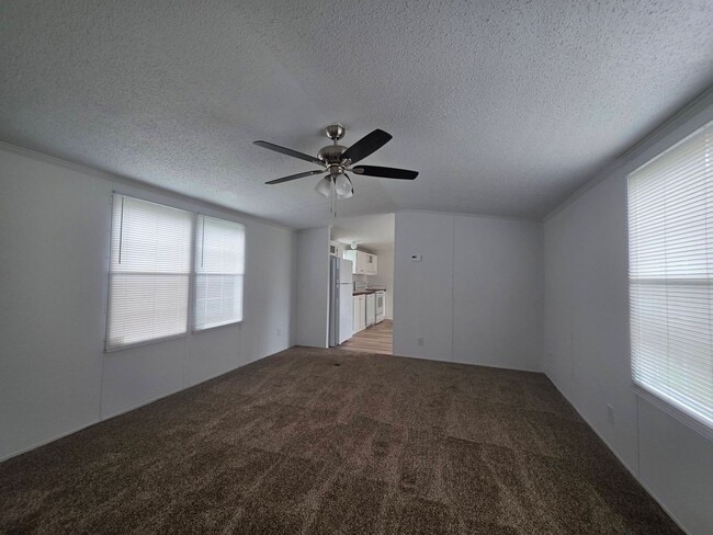Building Photo - Ready to Move in