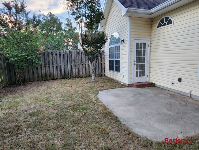 Building Photo - 102 Palmer Ct
