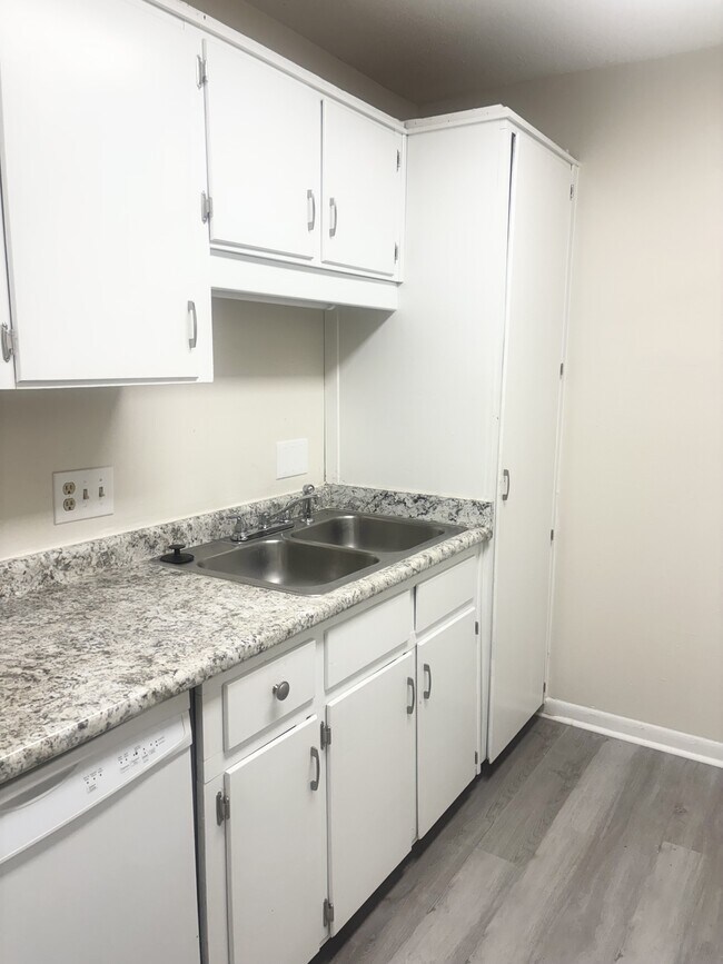 Foto del edificio - 1701 Paulding Ave