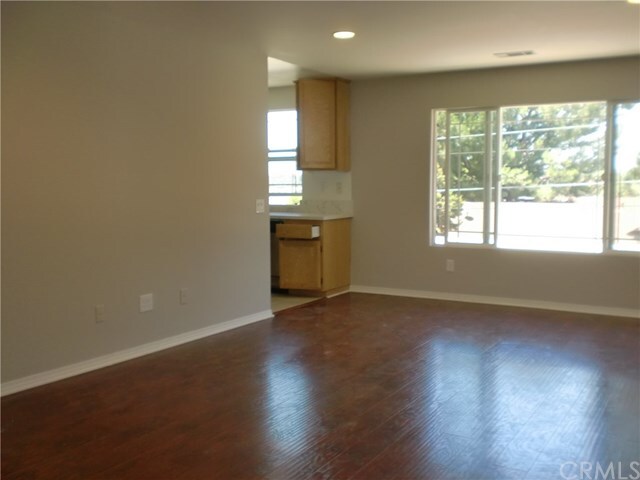 Building Photo - 739 S Walnut Ave