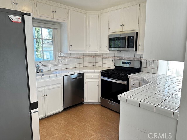 Building Photo - 2900 Shakespeare Dr