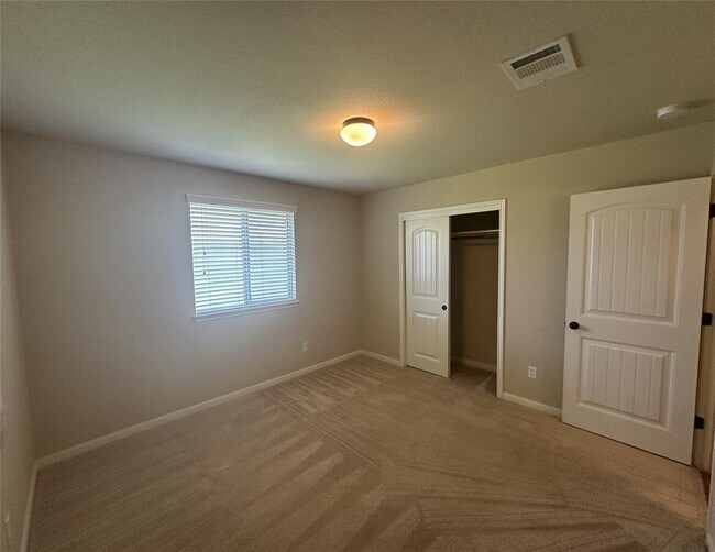 Foto del edificio - 7714 Squirrel Hollow Dr