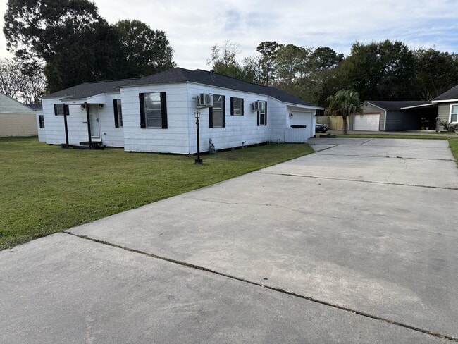 Foto del edificio - 6899 Jefferson Blvd