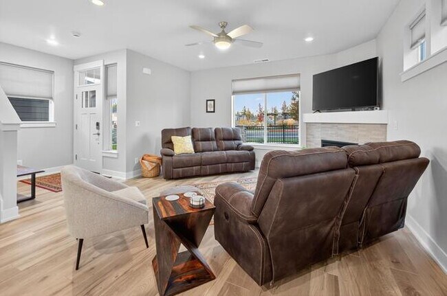 Foto del edificio - Attractive Modern Easton 3 Bedroom Home