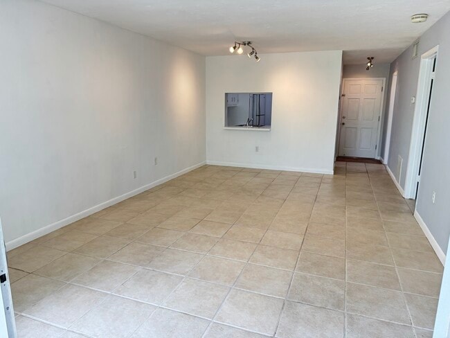 Building Photo - 9641 SW 77th Ave